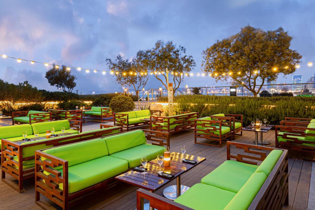 Baku Marriott Hotel Boulevard Exterior foto The Deck