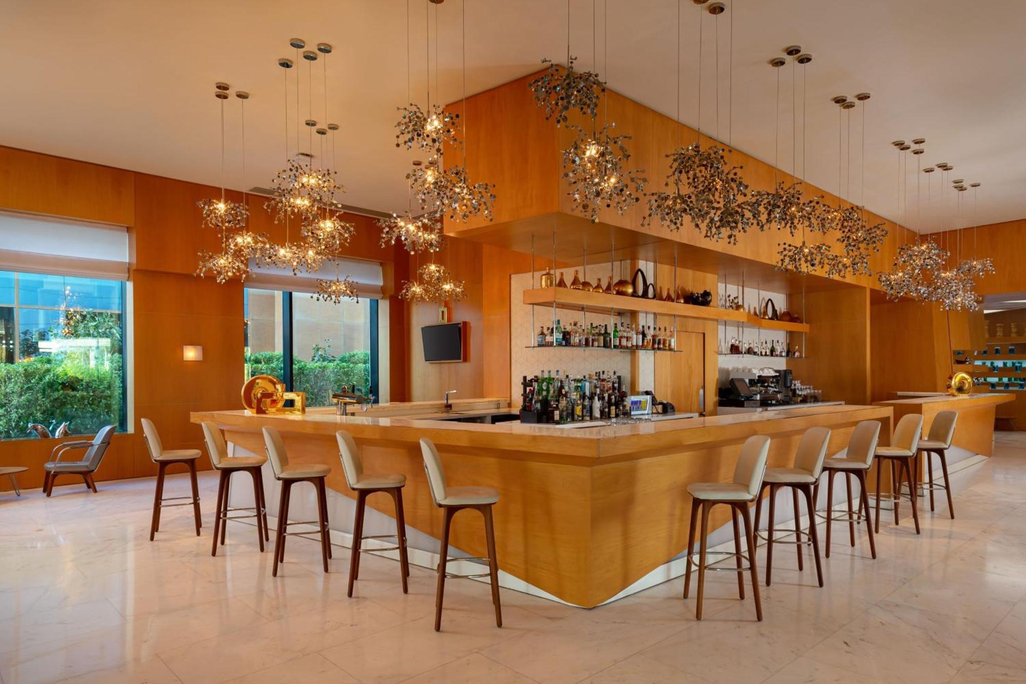 Baku Marriott Hotel Boulevard Exterior foto The bar at the hotel