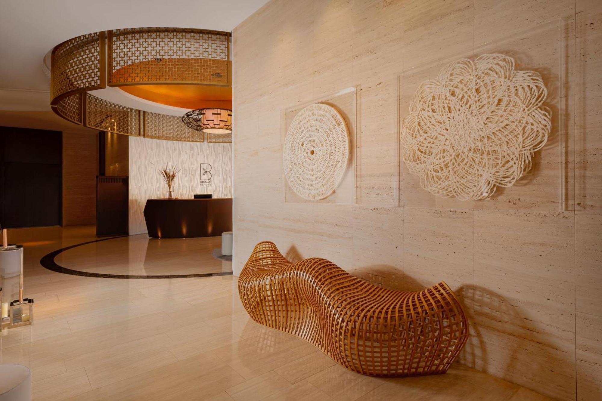 Baku Marriott Hotel Boulevard Exterior foto The lobby of the hotel