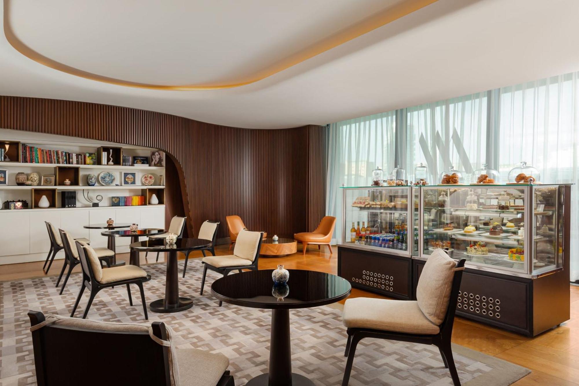 Baku Marriott Hotel Boulevard Exterior foto The W Lounge at Kuala Lumpur International Airport