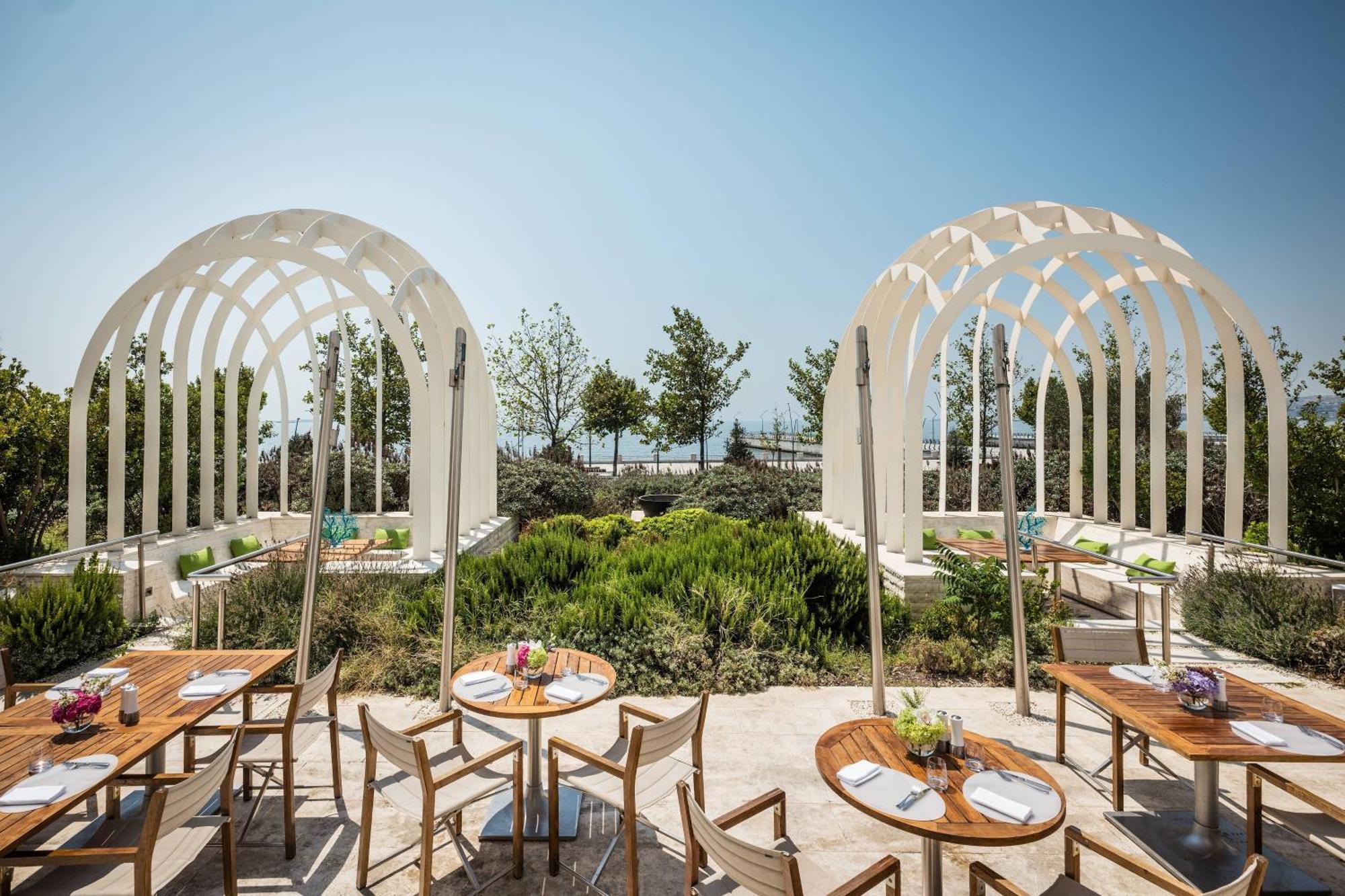 Baku Marriott Hotel Boulevard Exterior foto The restaurant